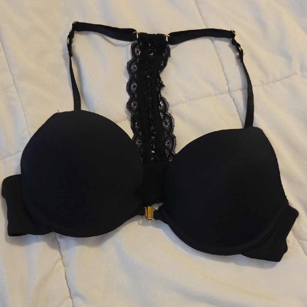 Daisy Fuentes Elegant Black Lace Bra